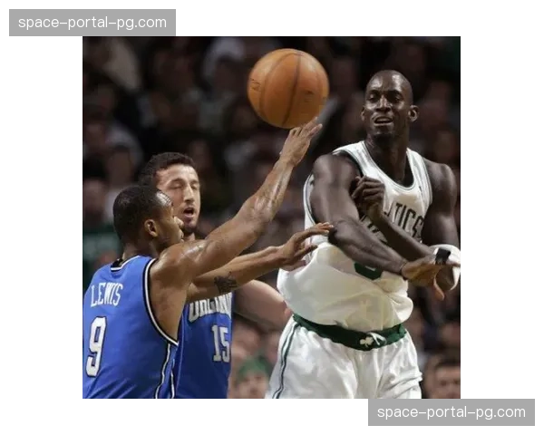 退役名宿加内特在节目中盛赞：当今联盟的混合防守更具整体性