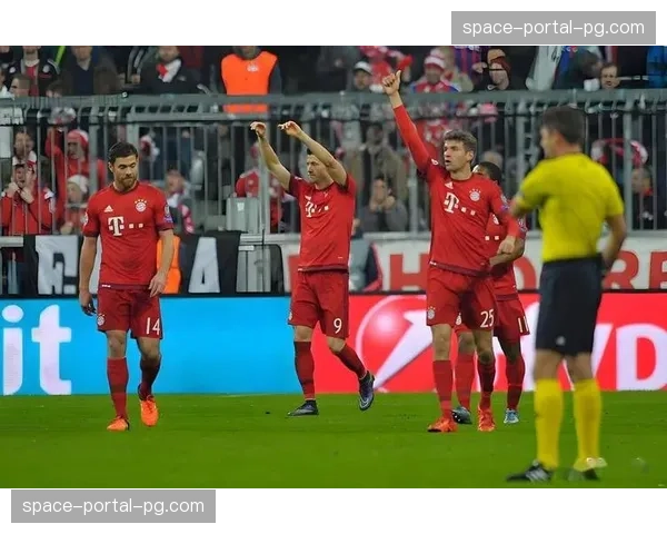 拜仁对阵阿森纳，场边摄像机捕捉到基米希与赖斯激烈交流的瞬间